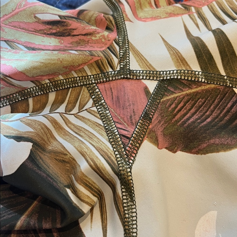 Old Navy Tropical Floral Capri Leggings - Picture 6 of 6